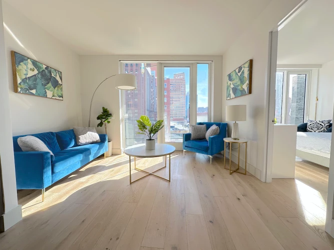 Large One Bed - Private Balcony - Manhattan