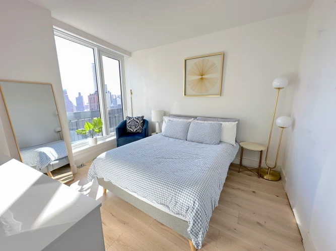 Large One Bed - Private Balcony - Manhattan