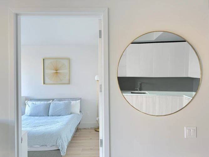 Large One Bed - Private Balcony - Manhattan